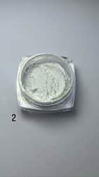 אבקת פיגמנט - גוון מספר 2 (זהב) הקופסא מכילה 3 גר' אבקה.